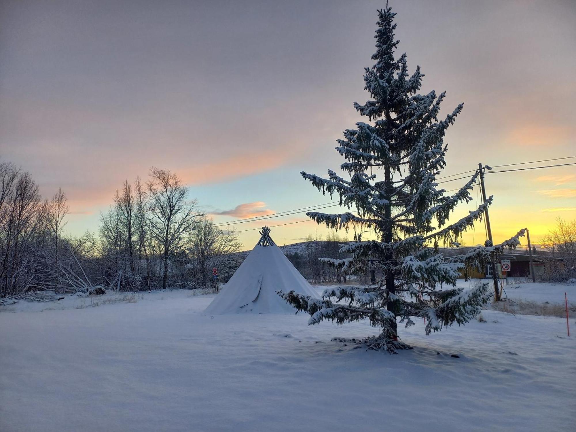 Atte Arstider Lodge Neiden Bagian luar foto